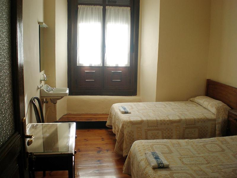 Hostal Paris جاكا الغرفة الصورة