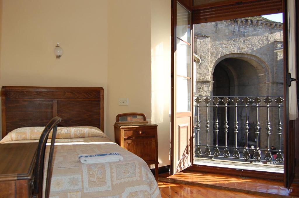 Hostal Paris جاكا المظهر الخارجي الصورة